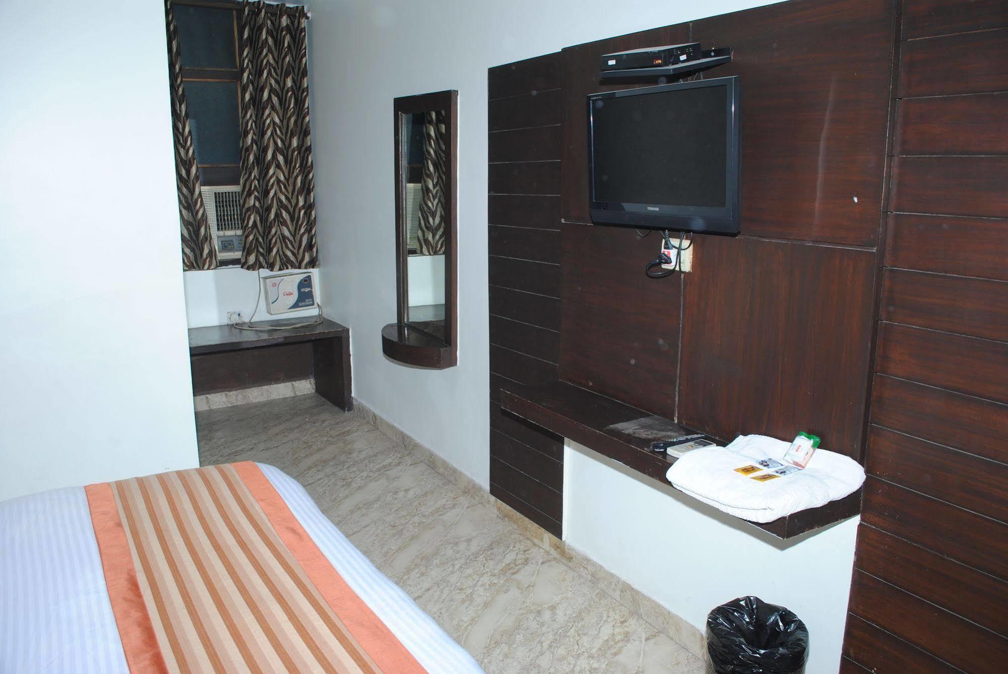 Hotel Seven Seas Inn Nowe Delhi Zewnętrze zdjęcie