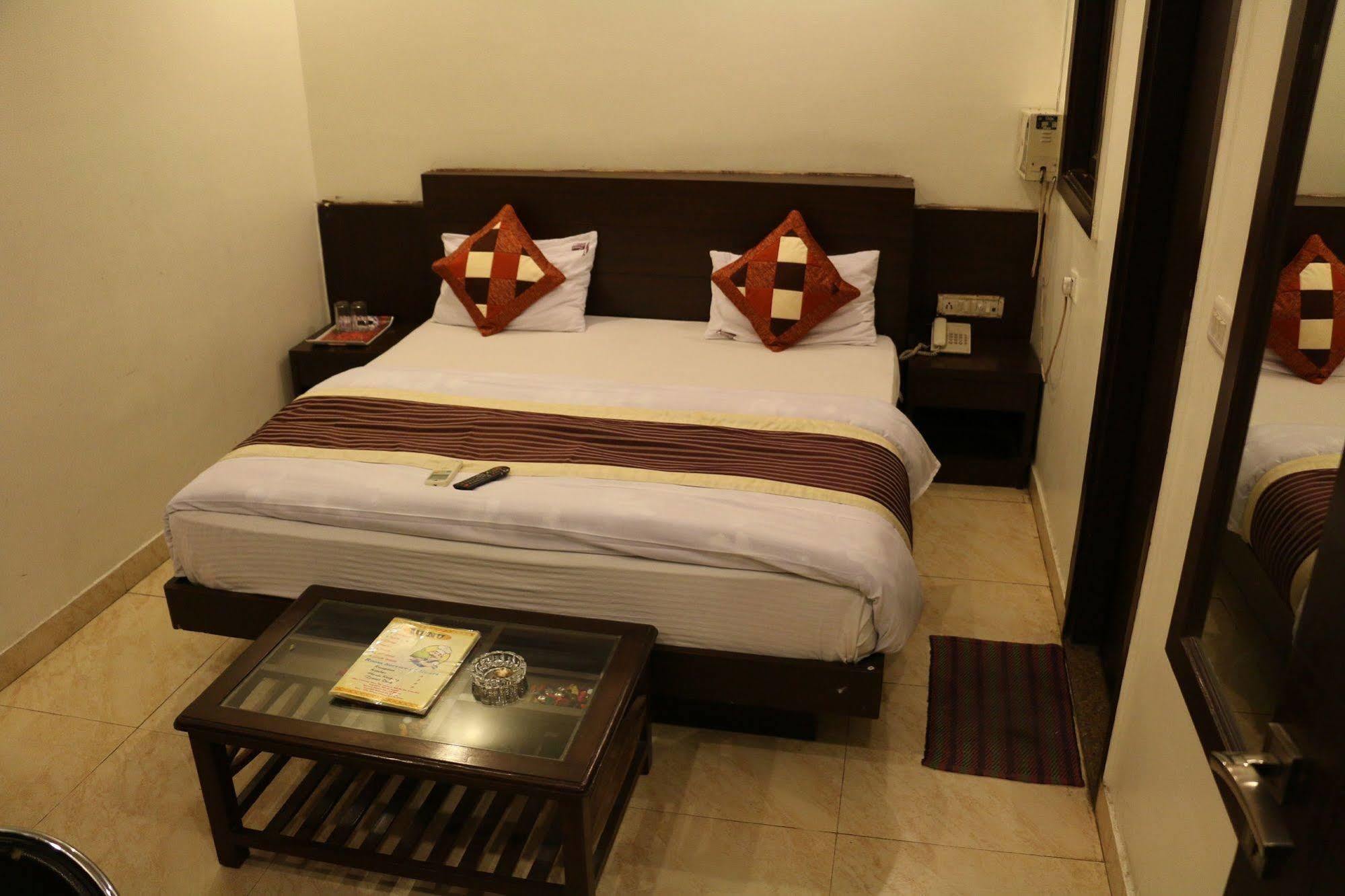 Hotel Seven Seas Inn Nowe Delhi Zewnętrze zdjęcie
