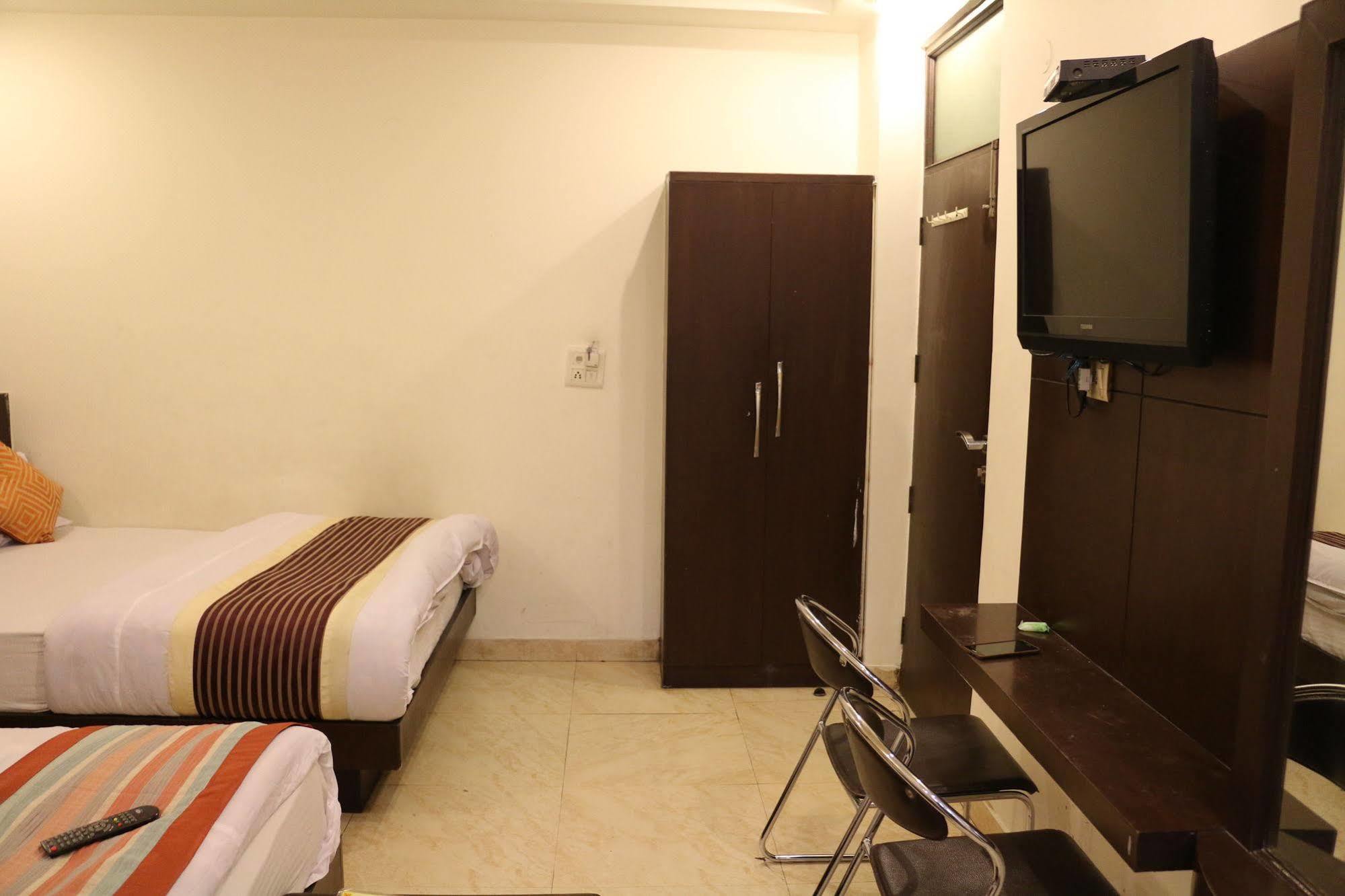 Hotel Seven Seas Inn Nowe Delhi Zewnętrze zdjęcie
